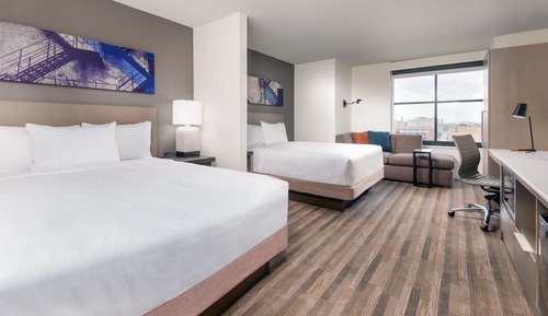 High Floor Den | Two Queen Beds