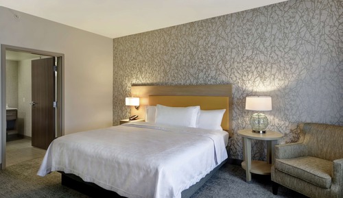Suite, 1 King Bed, Accessible (Hearing)