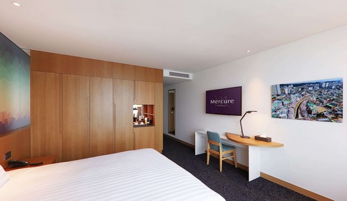 Superior Suite, 1 King Bed, Partial Ocean View