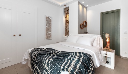 Premium Double Room (Street View)