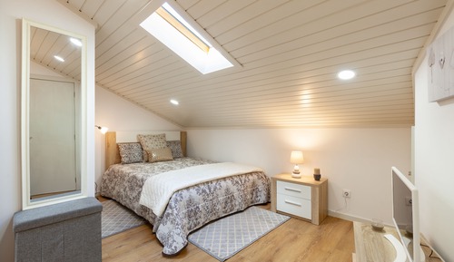 Deluxe Studio, 1 King Bed, City View