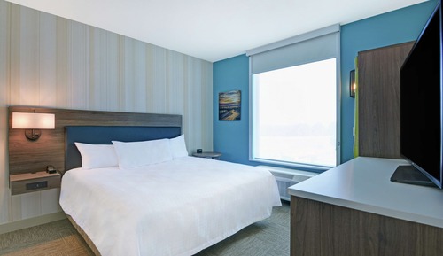 Suite, 1 King Bed, Accessible (Hearing)