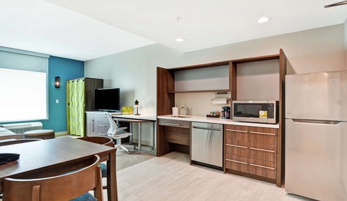 Suite, 1 King Bed, Accessible (Roll-In Shower)