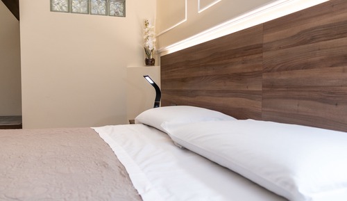 Double Room, 1 Queen Bed, City View (Ida)