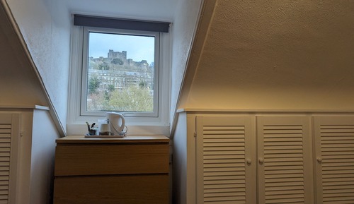 Basic Single Room, Shared Bathroom (Loft Room Single room-10)