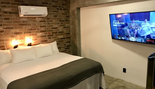 Suite 102 : two twin beds