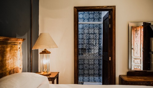 Traditional Room, 1 Queen Bed, Non Smoking, Courtyard View