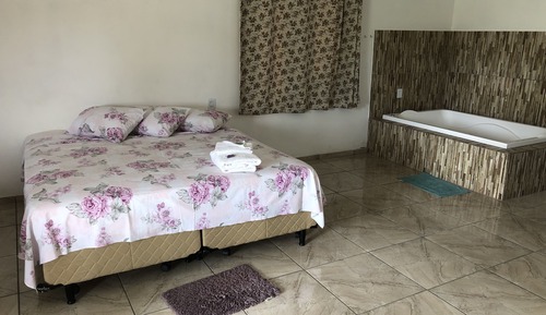Deluxe Chalet, 1 Queen Bed, Jetted Tub, Courtyard View