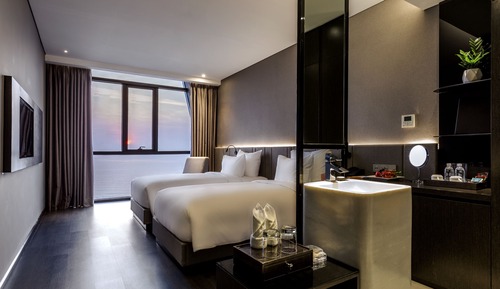 Premier Twin Room - High Floor