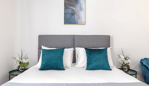 Luxury Studio, 1 Queen Bed, Pool View (A1)