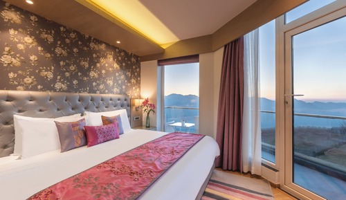 Deluxe Room, 1 King Bed (Superior Room)