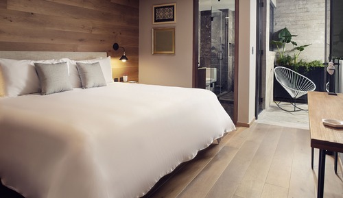 Design Suite, Multiple Beds, Non Smoking