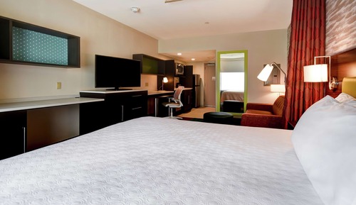 Suite, 1 King Bed, Accessible, Bathtub