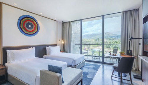 Deluxe Room (Red Level Mount Meru View)