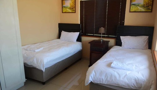 Twin Room (5)