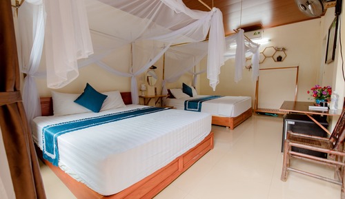 Deluxe Family Room