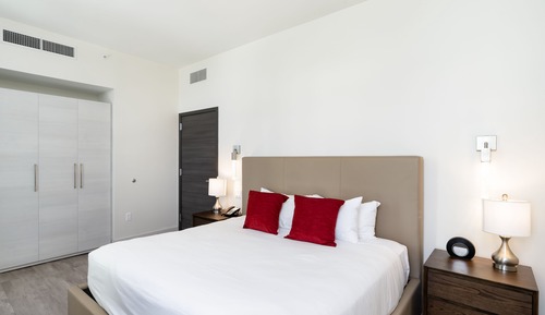 Elite Room, 1 Bedroom, Partial Lake View