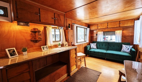 Pathfinder Vintage Camper #1 | (Premium Resort Amenities Included!)