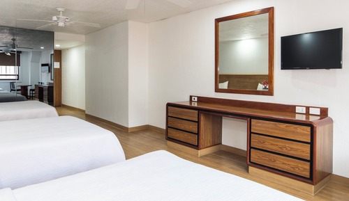 Triple Room (3 camas Queen)
