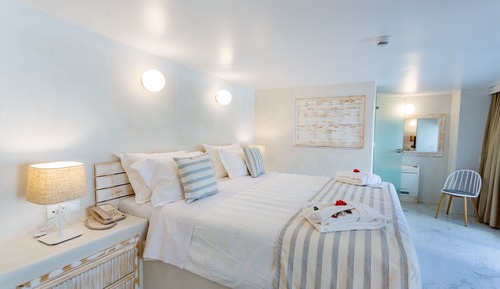 City Suite, 1 King Bed, Pool View
