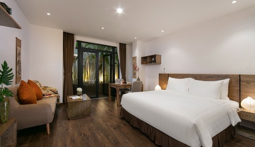 Deluxe Studio, 1 King Bed, Kitchenette, Courtyard View