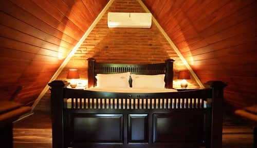 Signature Chalet, 1 Queen Bed, Non Smoking, Garden View