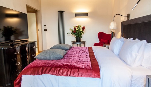 Double Room (Merlot)