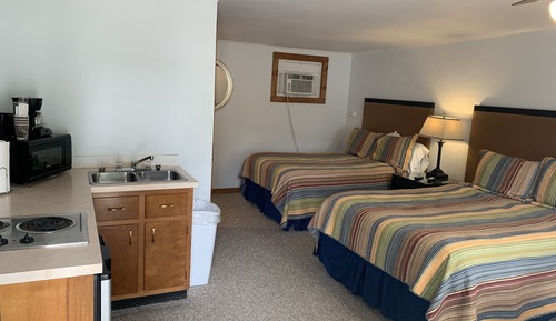 Classic Room, Multiple Beds, Kitchenette (Pet Friendly)