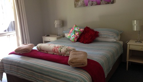 Banksia, Red Gum, Rosella - 3 Bedroom Cottages
