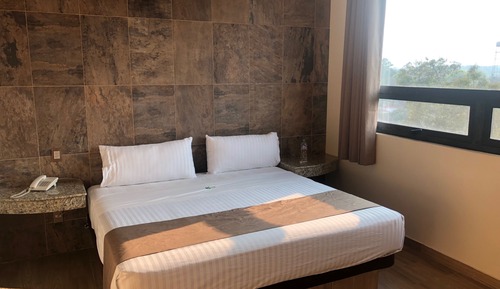 Deluxe Room, Hot Tub