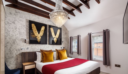 Signature Suite, 1 King Bed with Sofa bed