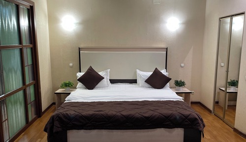 Luxury Room, 1 King Bed, Non Smoking, Mountain View