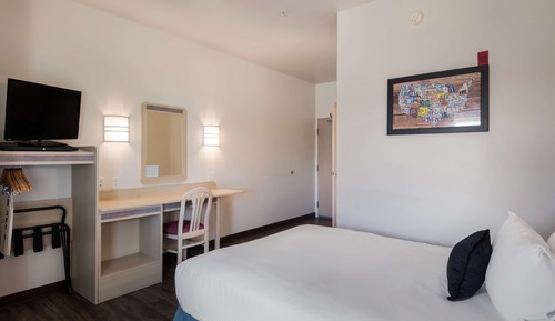 Room, 1 Queen Bed, Accessible (Roll-In Shower)