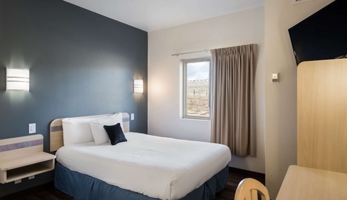 Room, 1 Queen Bed (Pet Friendly)