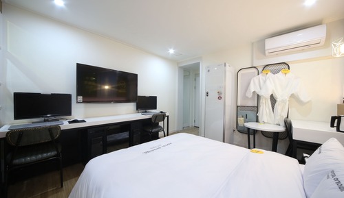 Deluxe Room (Battlegrounds room with 2 PC set)