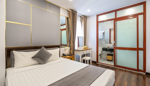Basic Double Room, 1 Queen Bed, Non Smoking, City View