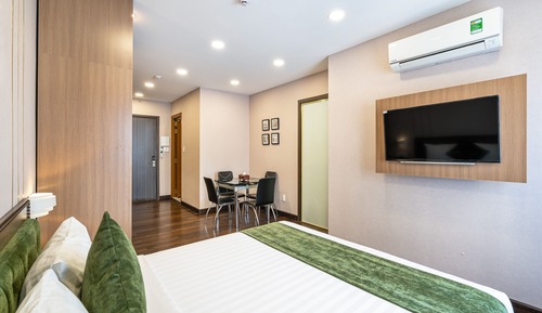 Basic Studio, 1 Queen Bed, Non Smoking, City View