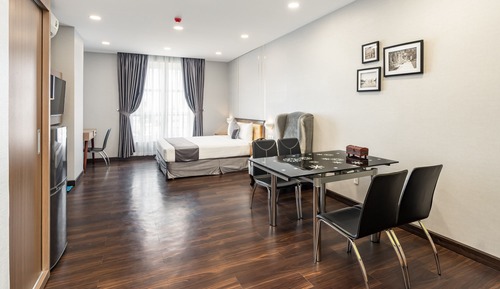 Deluxe Studio, 1 Queen Bed, Non Smoking, City View
