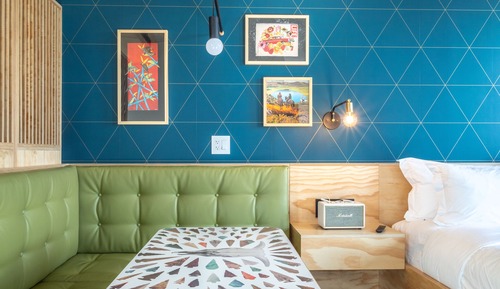Deluxe Room, 1 King Bed, Corner (Corner Room)
