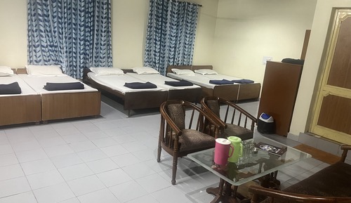 6 Bedded Shared Dormitory