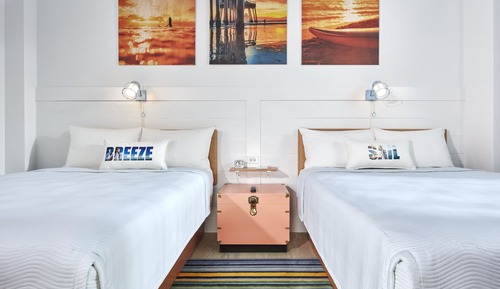 Standard Room (Mobility, Roll-in Shower) (Includes Early Park Admission*)