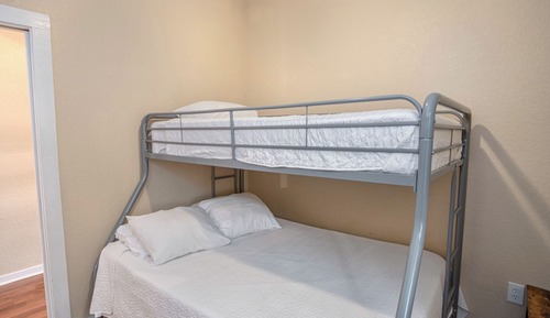 House (2 Bedrooms)