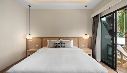 Deluxe Room, 1 King Bed, Balcony, Pool View