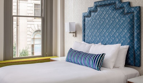 Signature Room, 1 Queen Bed, City View (Signature Queen City View)