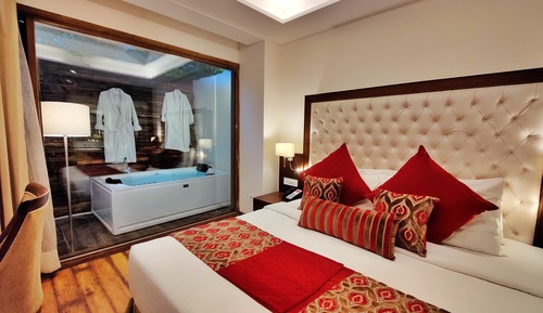 Premium Lounge