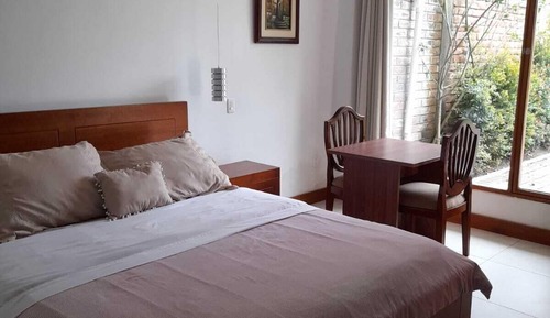 Deluxe Room, 1 Queen Bed, Private Bathroom, Garden View