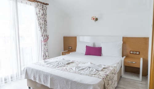 Standard Room, 1 Queen Bed, Balcony