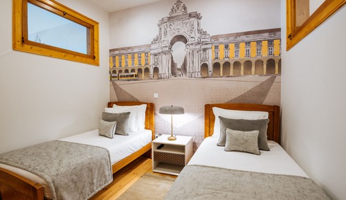 Twin room without window with Shared Bathroom