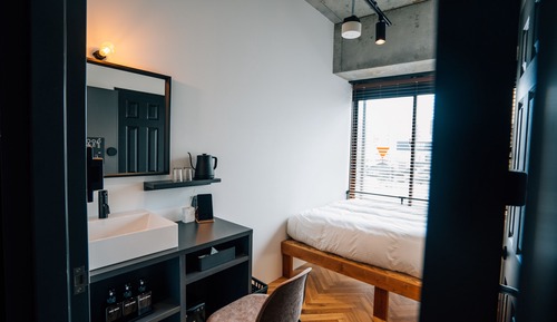 Standard Room with River View - 1 Double Bed - Non Smoking