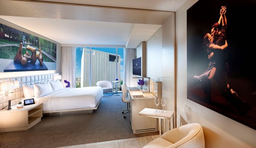 HALL PREMIUM 1 KING BED